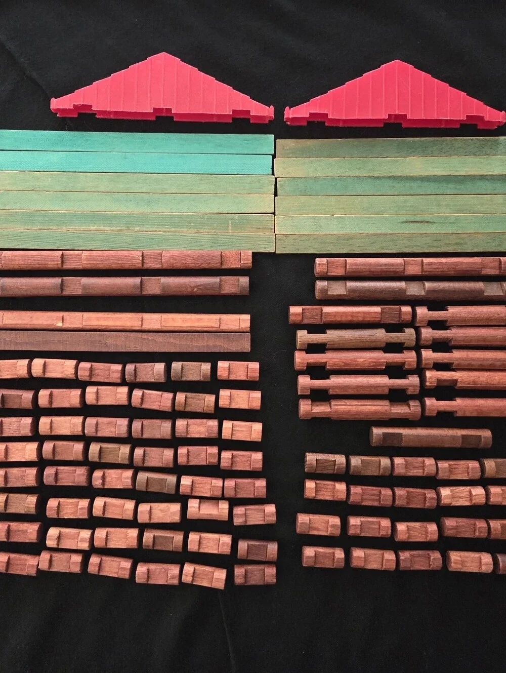 Lincoln Logs 110 Piece Lot 2 Gable, 12 Roof, 4-10.5